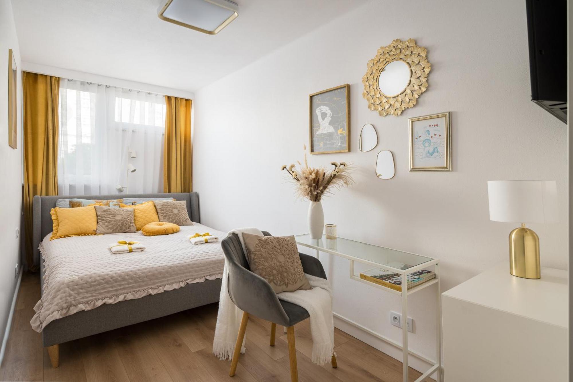 Gold Premium Central Suite 950 M To Central Station Parking Warsaw Exterior photo