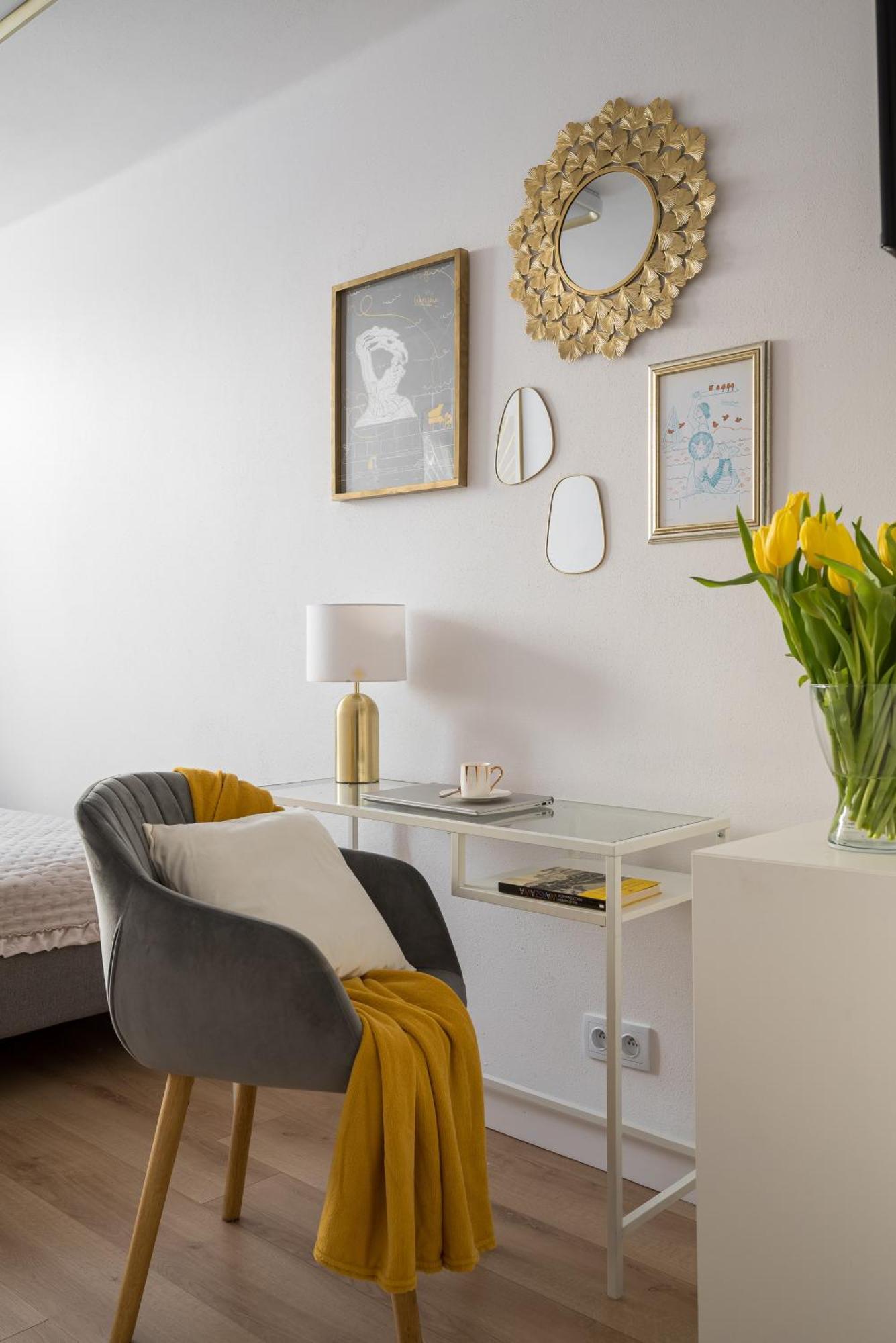 Gold Premium Central Suite 950 M To Central Station Parking Warsaw Exterior photo